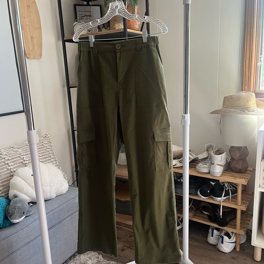 Green Straight Leg Pants with Utilitarian Style